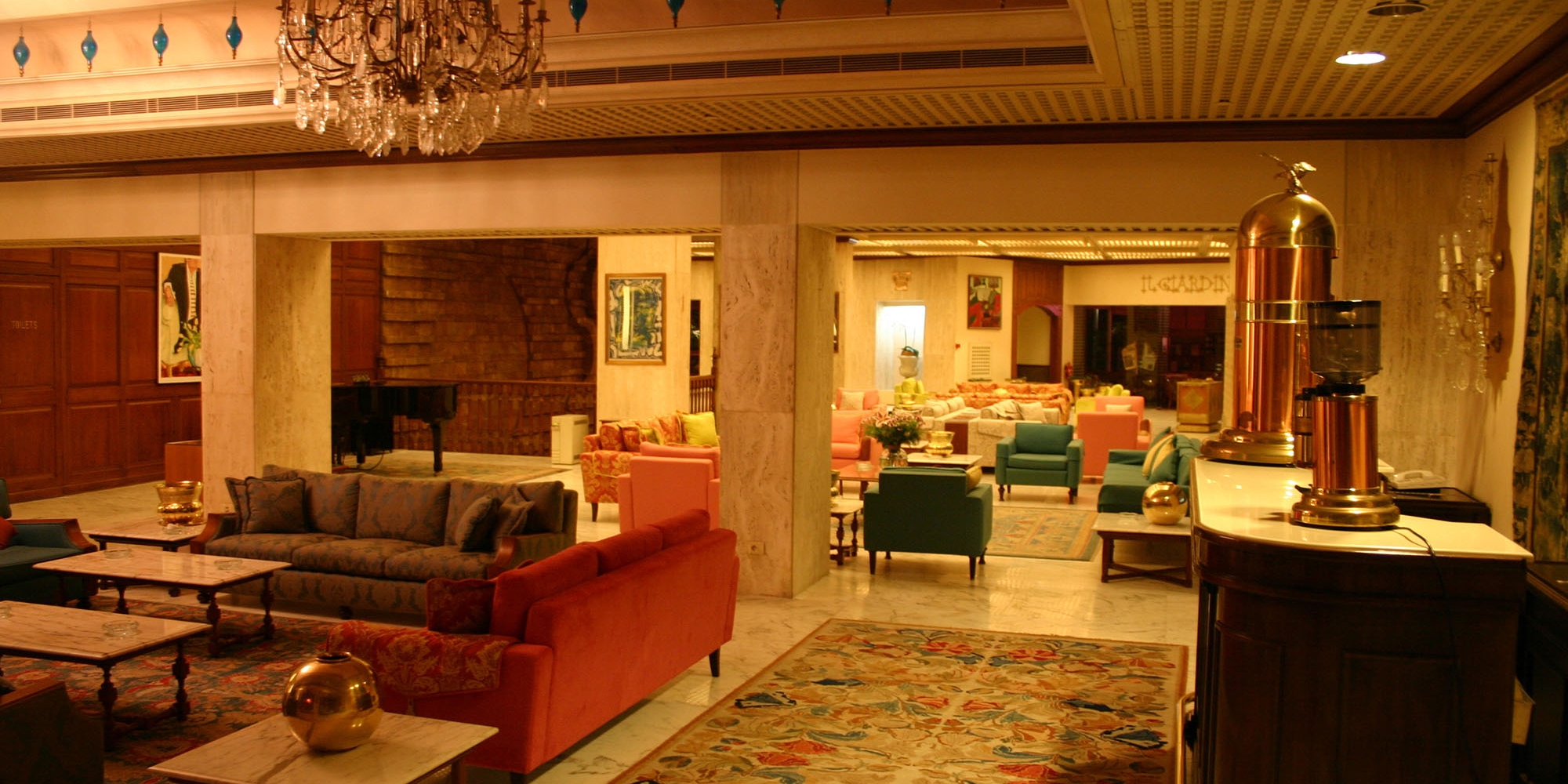 Hotel Blooms interior